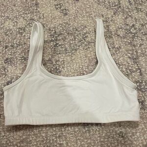 ARITZIA TnAction White Bra/Bralette Top SIZE: MEDIUM